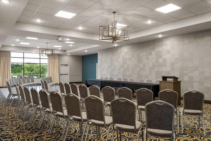 Little Crow Hotel & Conference Trademark by Wyndham