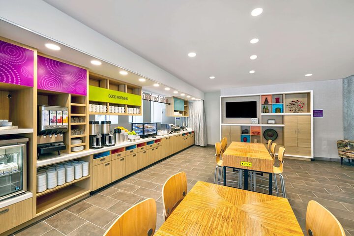 Breakfast/Coffee Service 25 of 28