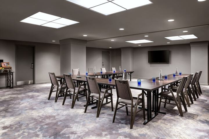 Sheraton Gateway Hotel in Toronto International Airport