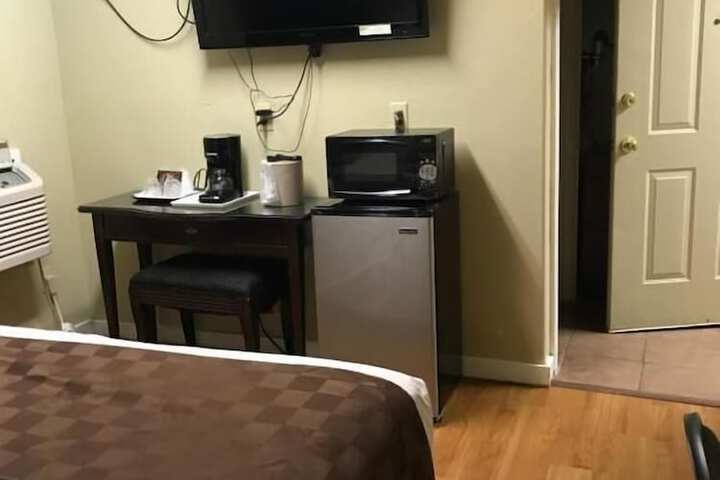 Room 11 of 40