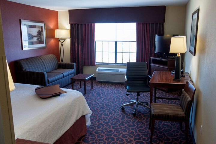 Hampton Inn & Suites Watertown