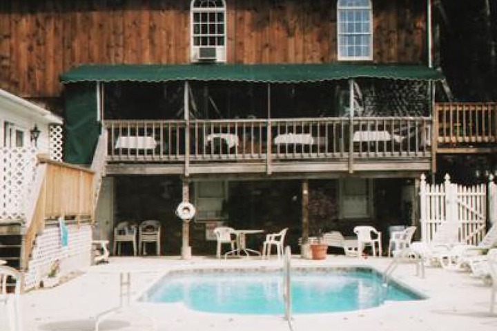 Sturbridge Country Inn