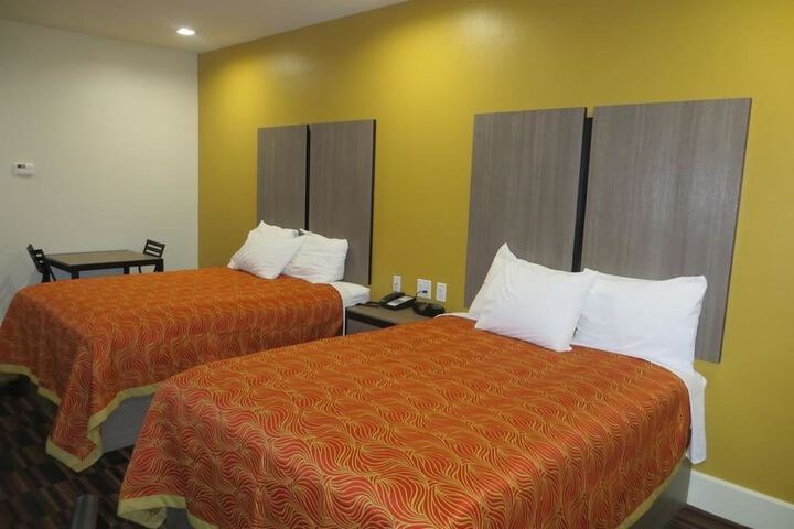 Room 6 of 14