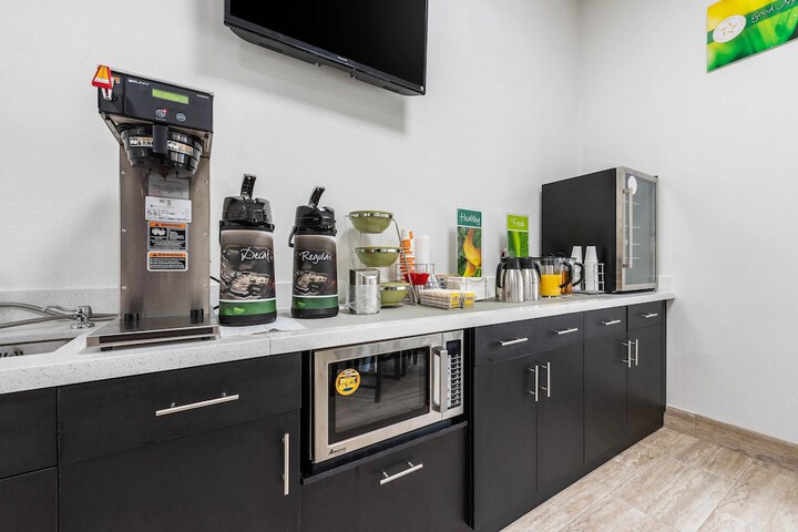Quality Inn Coraopolis - Pittsburgh Airport