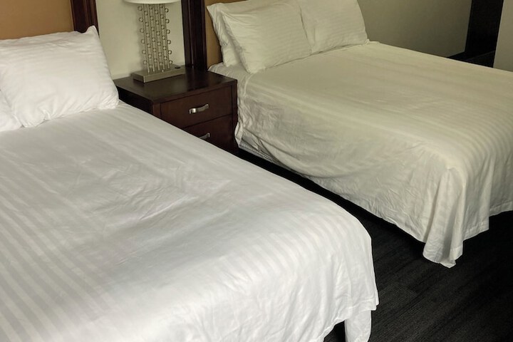 Room 7 of 18