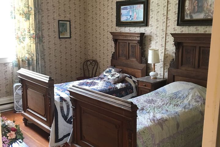 Room 6 of 11