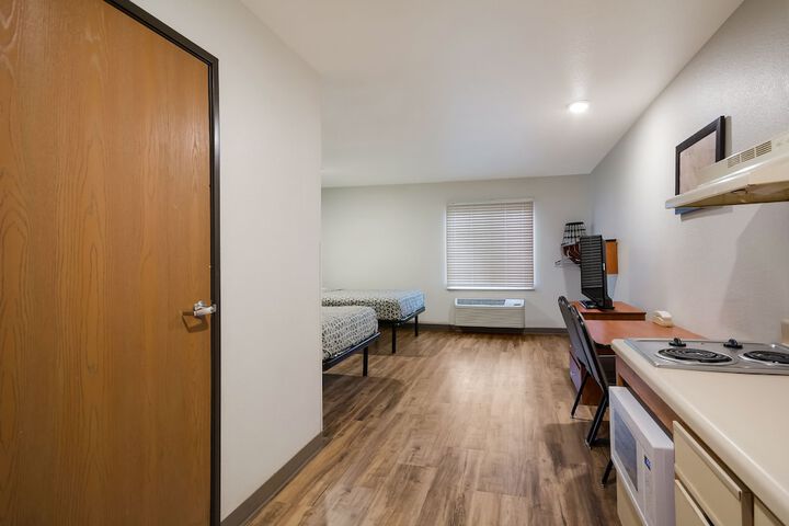 Room 16 of 28
