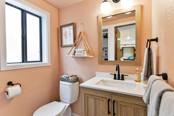 Lakefront Honeymoon Bay Studio Cottage