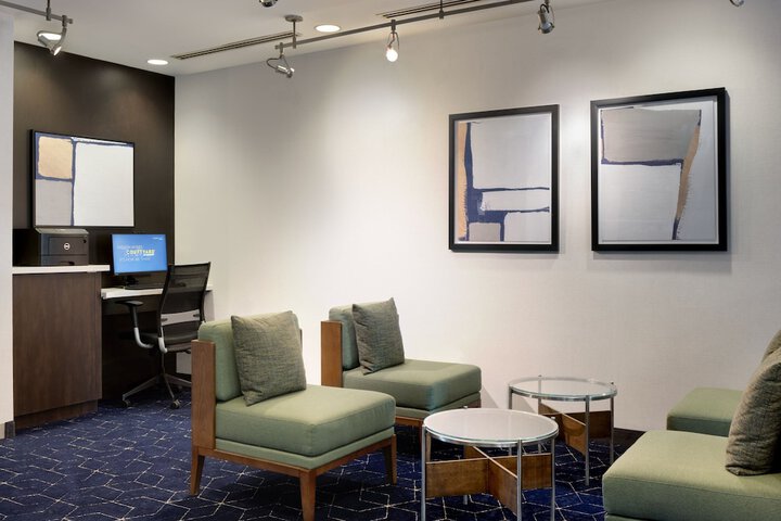 Courtyard by Marriott Edison Woodbridge