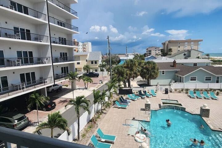 Barefoot Beach Club