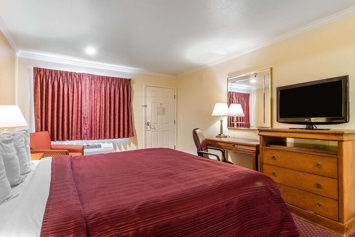 Room 35 of 47
