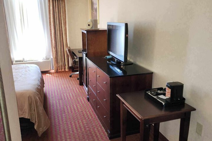 Quality Inn & Suites Somerset Downtown