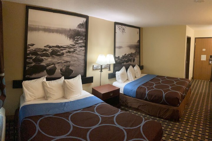 Super 8 by Wyndham Chisago City
