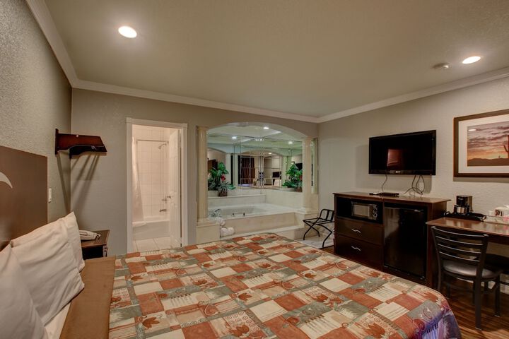 Room 25 of 42