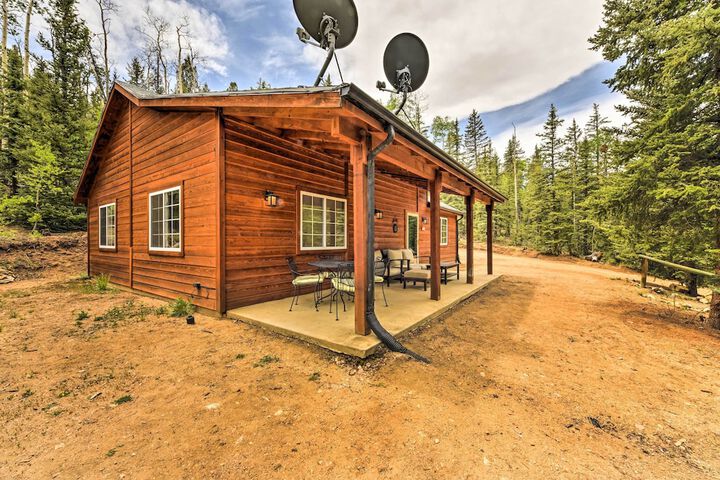 bobcat Trail Cabin on 3 Acres in Como!