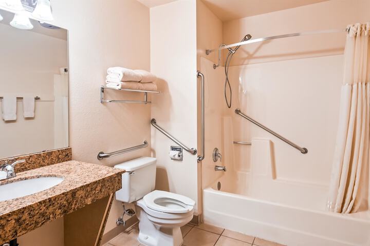 Room 6 of 12