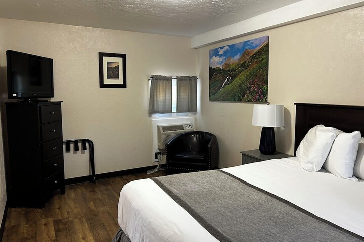 Lamplighter Cabins & Suites