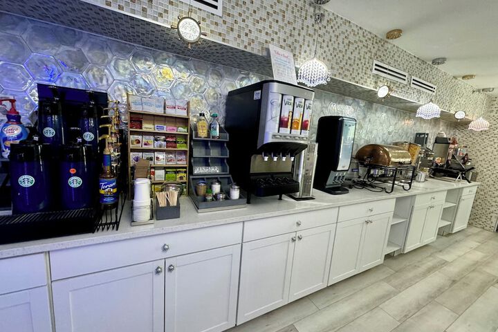 Breakfast/Coffee Service 182 of 206