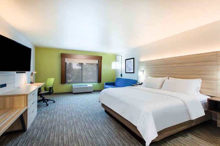 Room 15 of 38