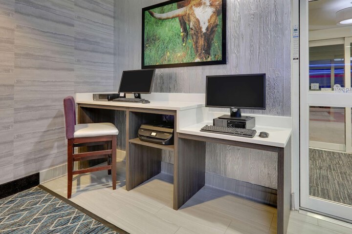 Business Center 73 of 73