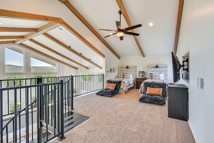 Views & Hot Tub: pineberry Modern Luxury Home
