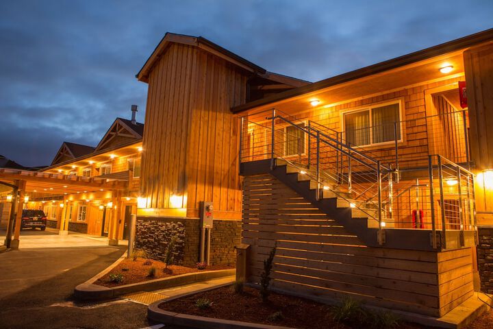 Pelican Shores Inn