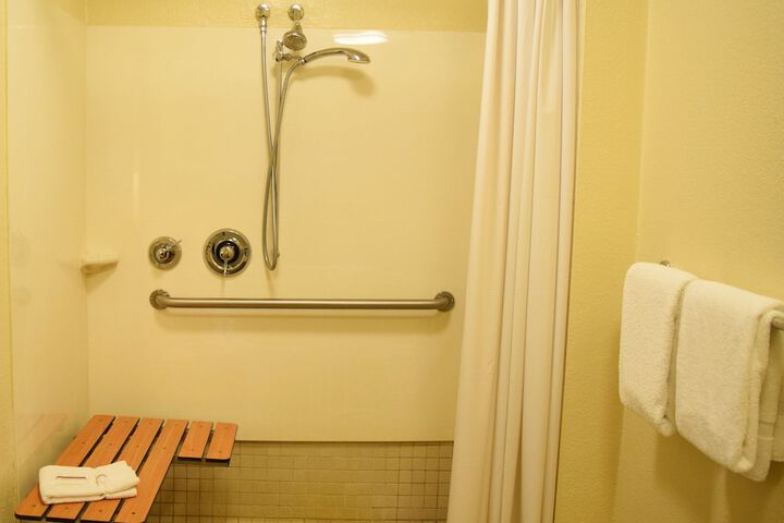 Room 25 of 28
