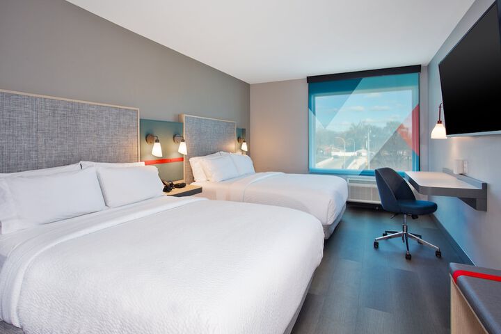 avid hotel Detroit Warren by IHG