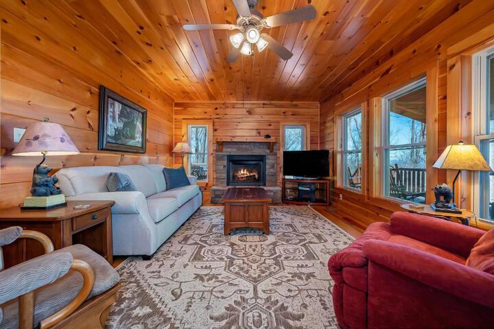 Scenic Mountain Comfort 4Br Family Getaway