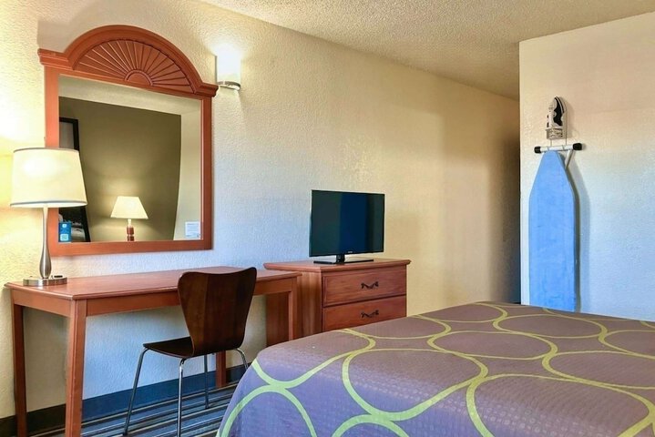 Super 8 by Wyndham Colorado Springs / Afa Area
