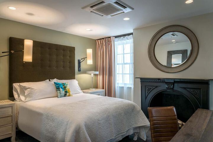 Room 10 of 25