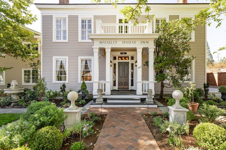 McCully House Inn