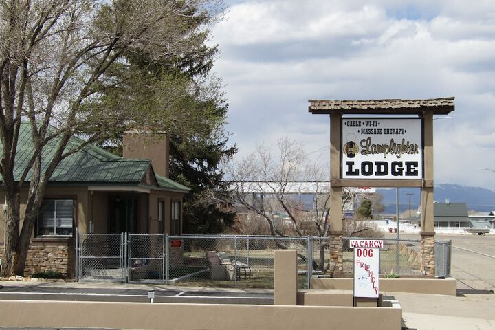 Lamplighter Lodge