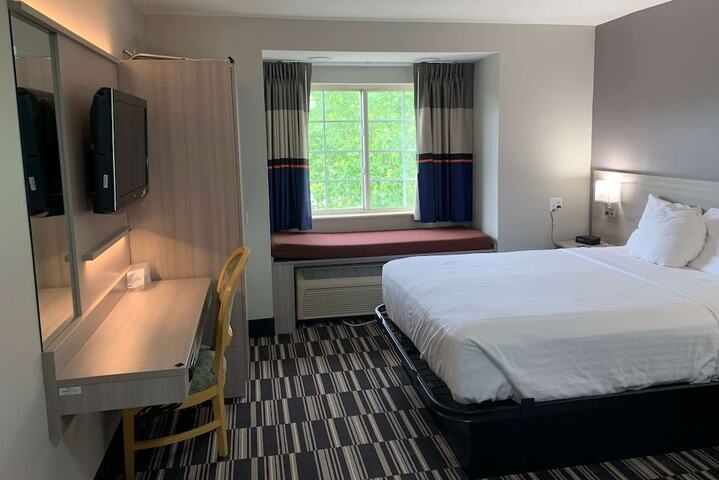 Room 12 of 19