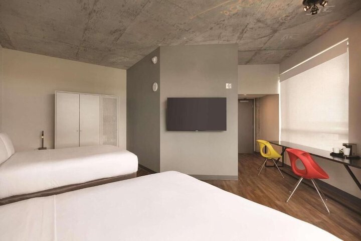 Room 6 of 13