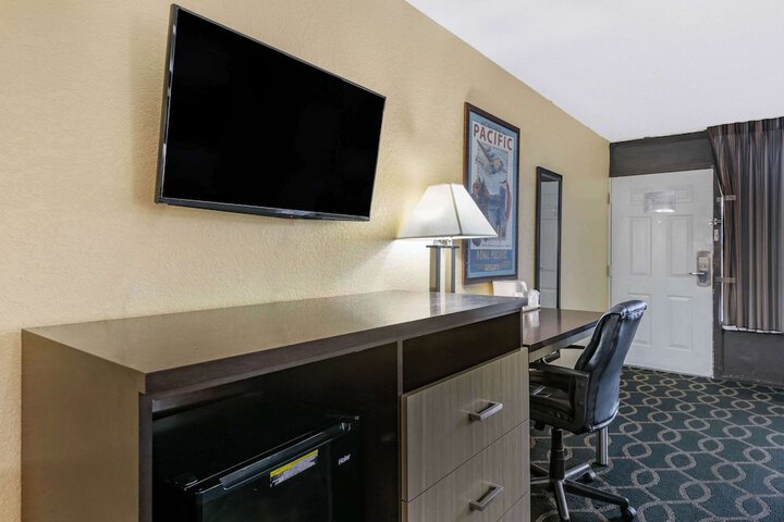 Room 35 of 49