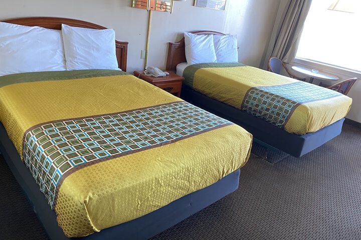 Room 11 of 28