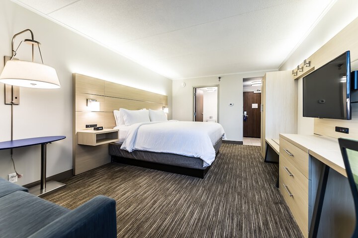 Holiday Inn Express Flint-Campus Area by IHG