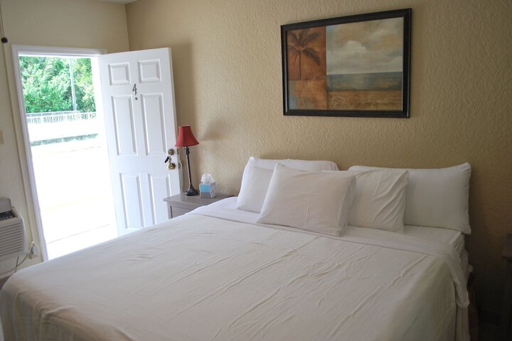 Mar Bay Motel & Suites