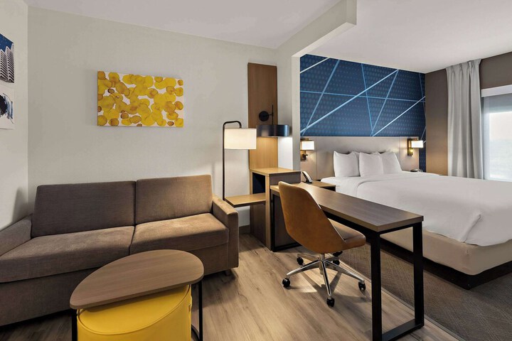 Room 17 of 42