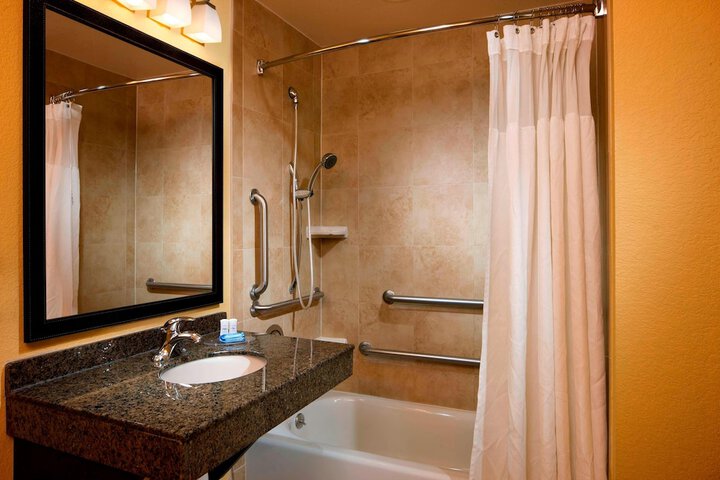 Room 15 of 26