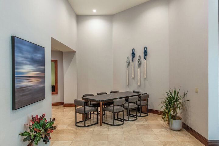 Hotel 10 of 77