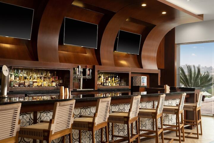 Lounge 110 of 155