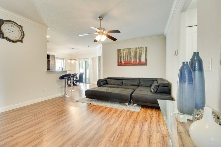 Charming Leesburg Getaway w / Screened Porch!