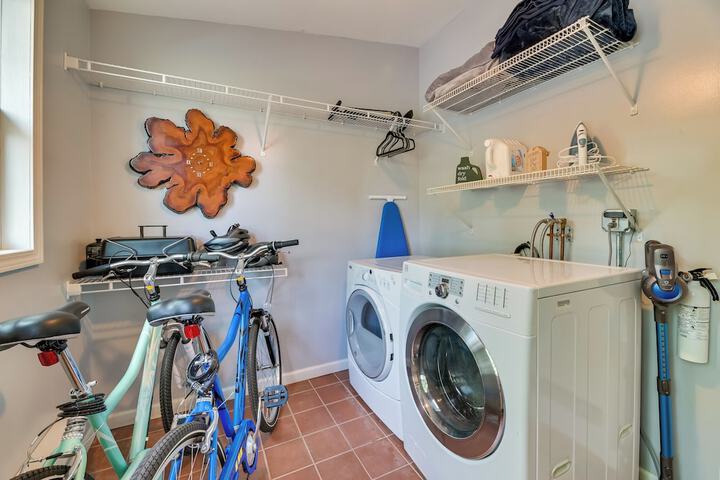 Walk to Parks & Dining: Cozy Canandaigua Home!