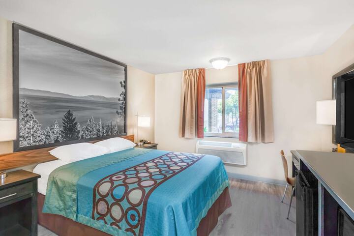 Room 6 of 19