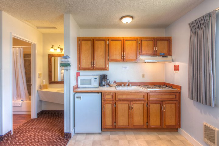 Silver Sands Motel