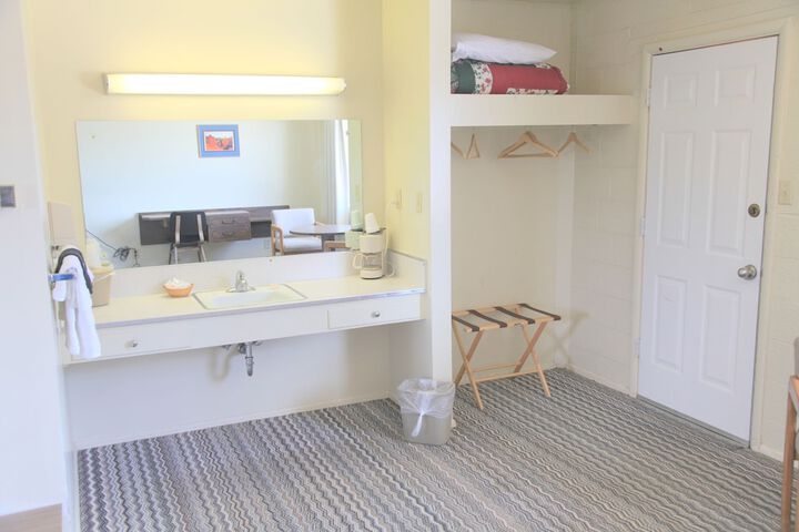 Room 25 of 38