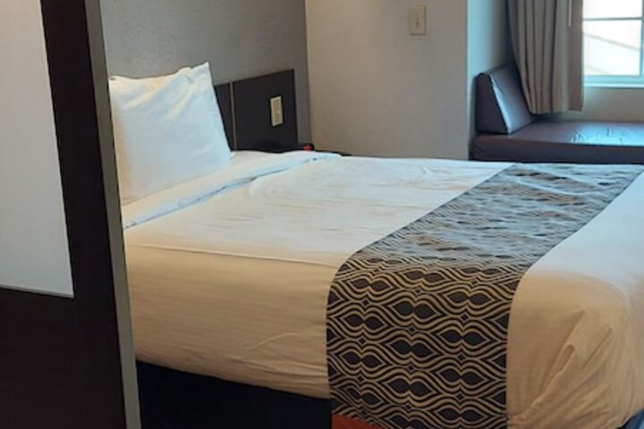 Room 26 of 65
