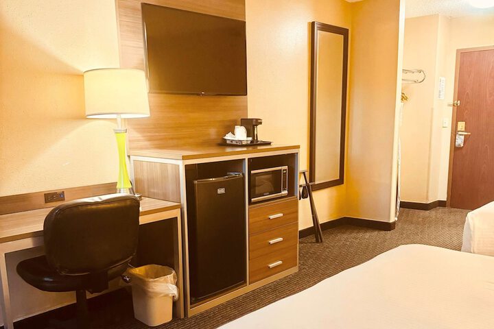 Room 15 of 25